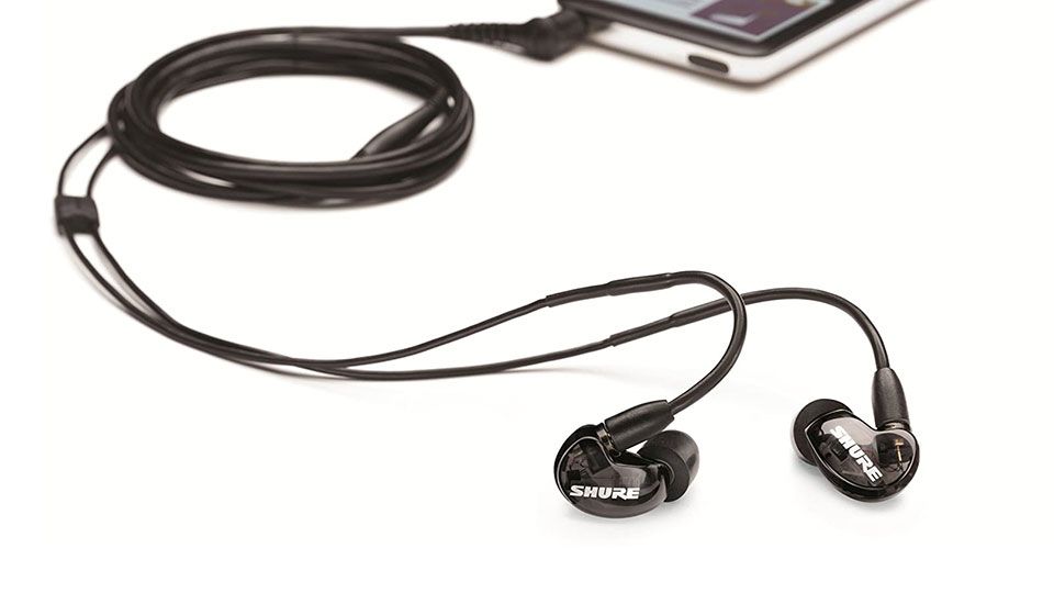 Monitor de oído con cable Shure SE215